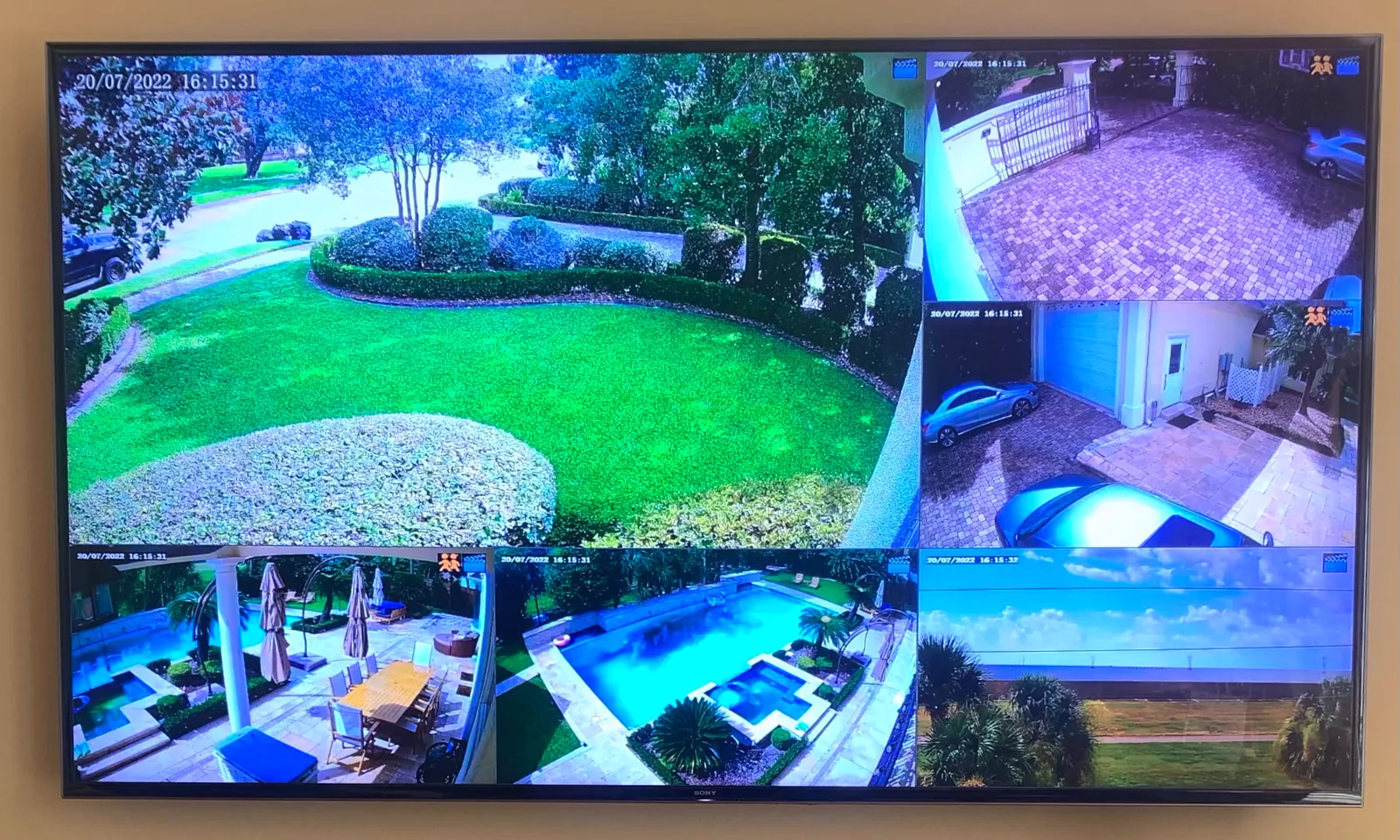 4K Illumivue Residential Surveillance System (PTZ)